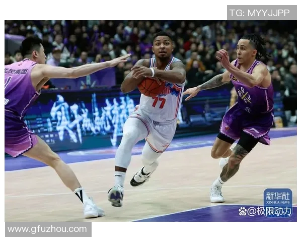 北控队与新疆体彩队激战正酣谁将赢得这场篮球巅峰对决